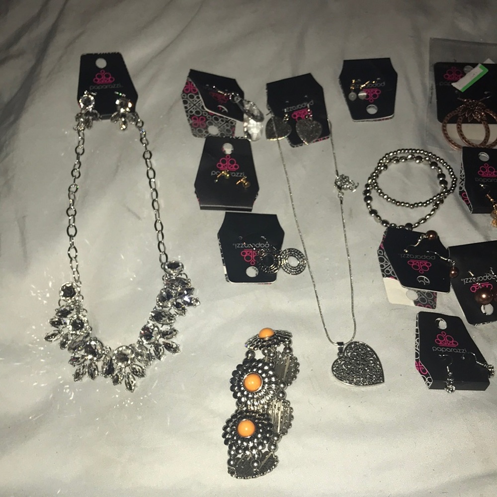 Paparazzi 109 pieces jewelry